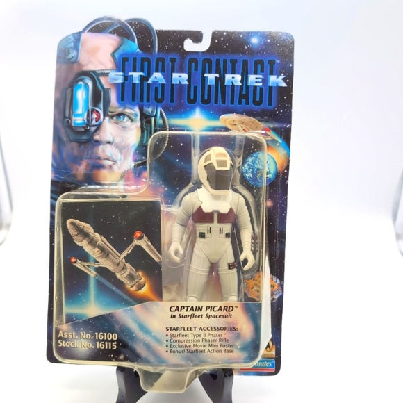 Star Trek Captain Picard Starfleet Spacesuit Action Figure Playmates Skybox Card - Picture 1 of 2